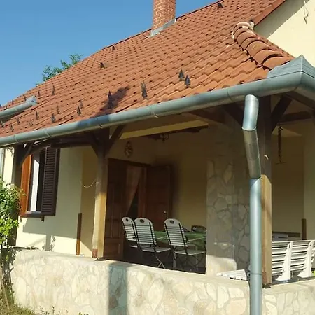 Buzavirag Apartman Holiday home
